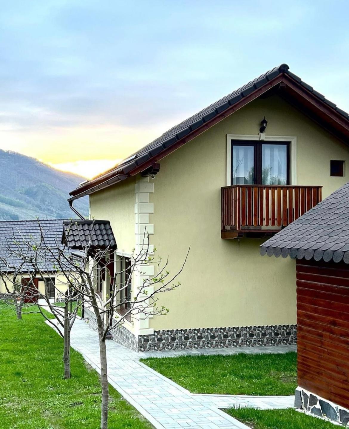 Casa De Vacanta Orlat Bagian luar foto